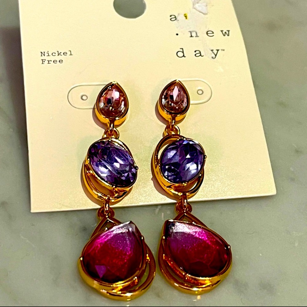 NWT  new day stunning Earring